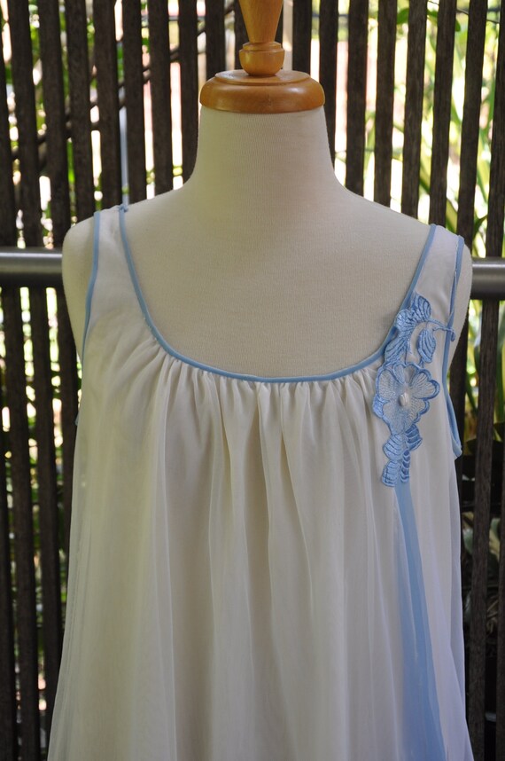 Brilliant 60's blue/white babydoll nightdress