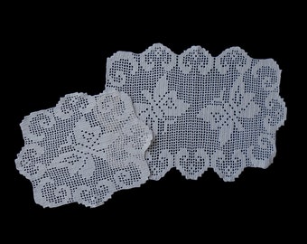 Vintage handmade crocheted centerpiece doilies -- set of 2 cream crocheted doilies with butterflies -- 18 and 12.5 inches / 46 and 32 cm