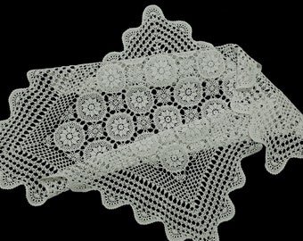 Nappe ou surmatelas vintage fait main au crochet -- surmatelas carré blanc crocheté à la main avec fleurs stylisées -- 33,5 x 33,5 pouces/85 x 85 cm