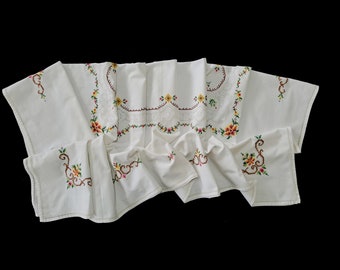 Vintage handmade rectangular tablecloth -- white handmade tablecloth with cross-stitched flowers and cutwork -- 53.5x37.5 inches / 136x95 cm