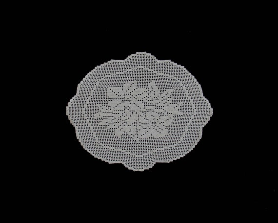 Vintage handmade crocheted centerpiece doily white crocheted oval doily with large flowers 21x12 inches  53x30 cm