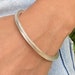 Sterling Silber minimalistischen Stil dicken Squarish Manschette Armband, handgefertigt mit feinen Linien Gravur Muster, verstellbar, Geschenk für sie oder ihn