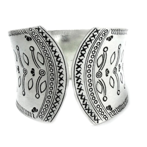Handgefertigtes Sterling Silber Breites Statement Armreif, Gravierte Breite Boho Ethnic Tribal Öffnen Sie vordere Armband-Manschette, Geschenk für Sie