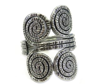 Sterlingzilveren Boho brede statement ring, handgemaakte etnische hippie spiralen gehamerd getextureerde verstelbare ring, kan duimring zijn, cadeau voor haar