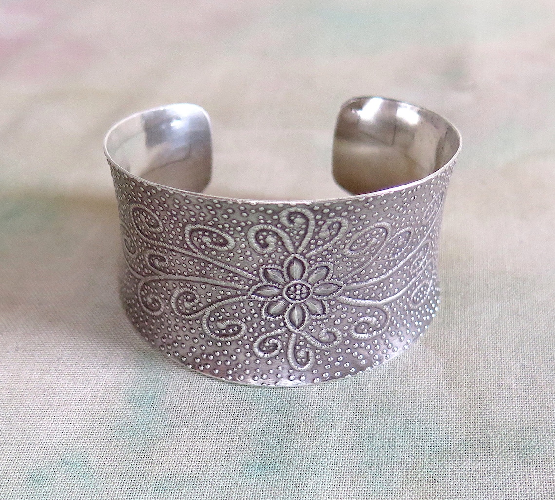 Statement Cuff Bracelet In Metal That For A Bold Look At Sundara Joon - Foto 6