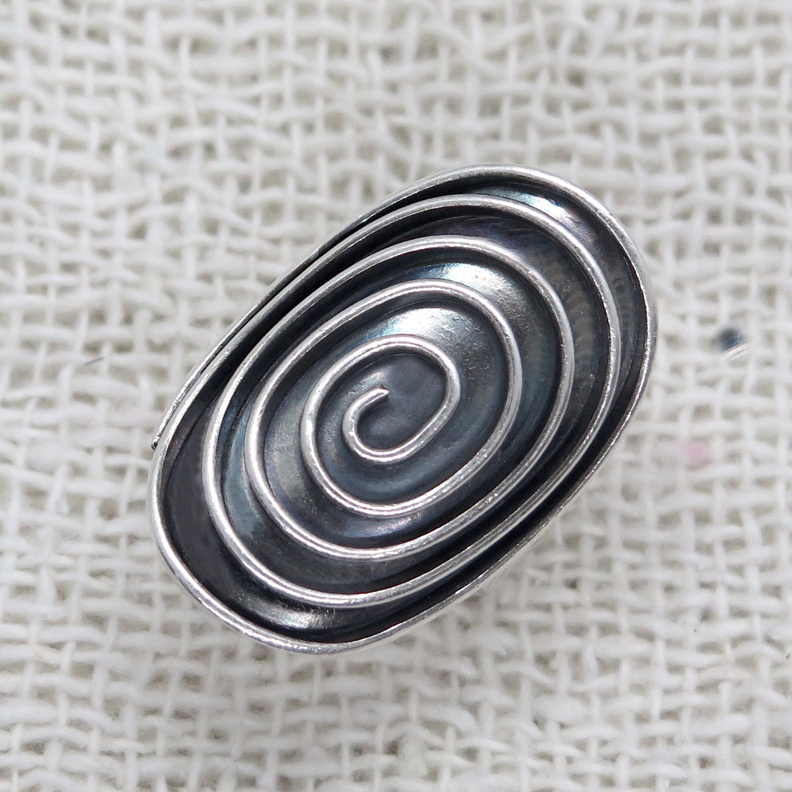 Sterlng Slver Large Oval Black Statement Rng, Spral on Oxdzed