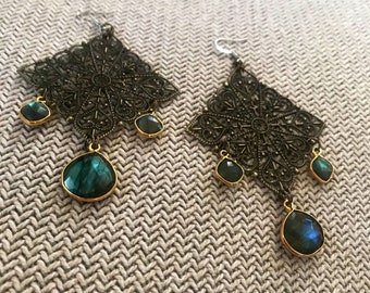 Pendientes de araña de labradorita hechos a mano, joyería de cristal con filigrana de bronce