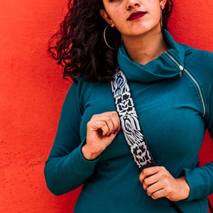 DSLR Kameragurt, Leder Kameragurt mit traditioneller guatemalaischer Stickerei, Geschenkfotograf, Weißer Kameragurt - QTC3