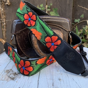 Handcrafted leather camera strap with Guatemalan embroidery, Gift photographer, DSLR camera strap - Flowers orange, green - FSCD4