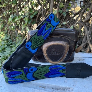 Handcrafted slim leather camera strap with Birds embroidery, DSLR camera strap, Adjustable Neck & Cross Body, blue, green - BQCD1