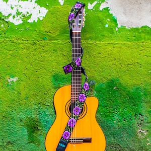 Embroidered leather guitar strap,Hippie guitar strap, Purple guitar strap, Acoustic guitar, Gift guitarist - Doble Flor in Purple DFG3