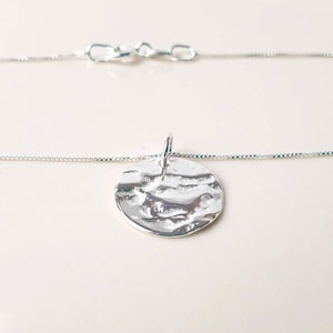 Circle Hammered Disc Pendant Chain Necklace in Sterling Silver 925, Simply Elegant Minimalist Jewelry