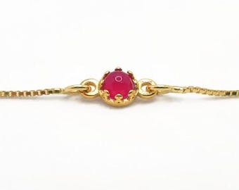 Pulsera de ágata rosa con cadena de plata chapada en oro.
