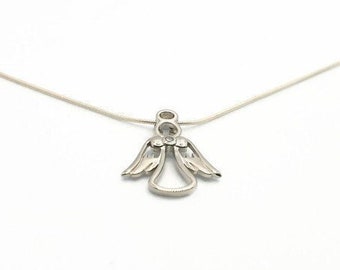 Collar con colgante de ángel en plata de ley: circonita cúbica, baño de rodio