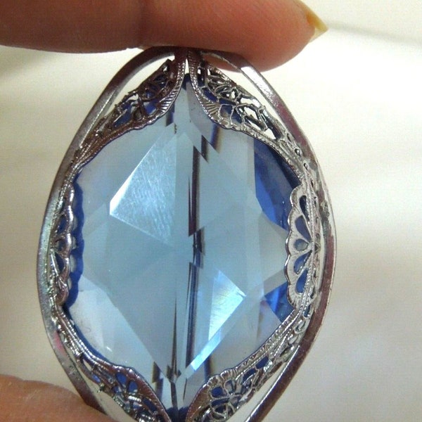 t121 Vintage Silver Tone Filigree Blue Glass Bezeled Stone Brooch Pin