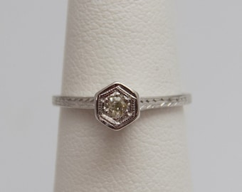 d578 Antique 18kt White Gold Diamond Engagement Ring