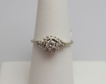 d581 Dazzling 14kt White Gold Diamond Engagement Ring