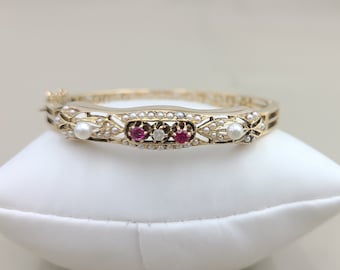 k931 Beautiful Vintage 14kt Yellow Gold Seed Pearl Bangle Bracelet
