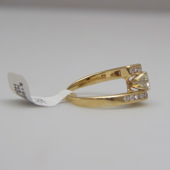 d494 Lovely 14kt Yellow Gold Diamond Ring - image 5