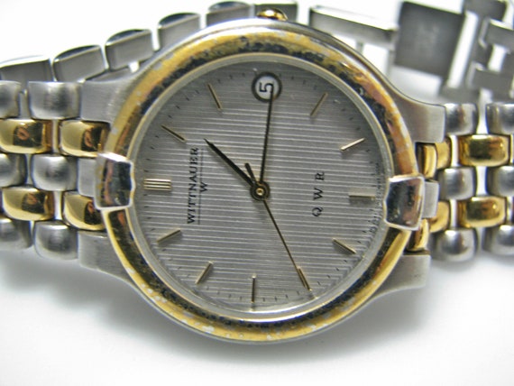 H093 Awesome Two Tone Quartz Wittnauer Watch From 1980 display picture 3