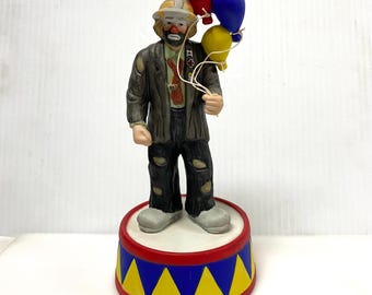 v598 Vintage "Weary Willie" Tramp Clown Playing "My Favorite Things" Musical Box
