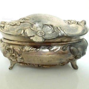 r672 Vintage Art Nouveau Trinket Jewelry Gift Dresser Box Silver plated