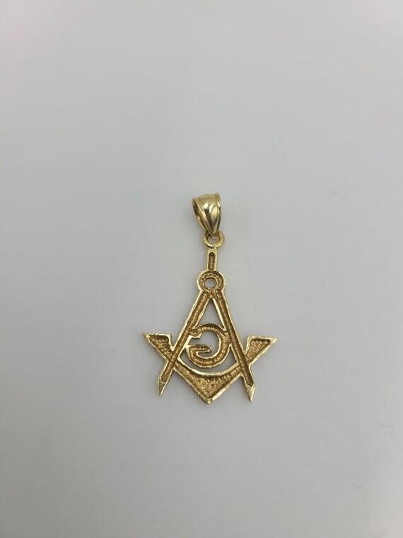 k727 Men's 14kt Yellow Gold Masonic Pendant - image 2