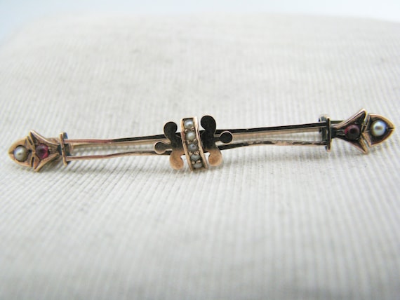 a1094 Beautiful Vintage Bar Brooch in 9k Yellow G… - image 1