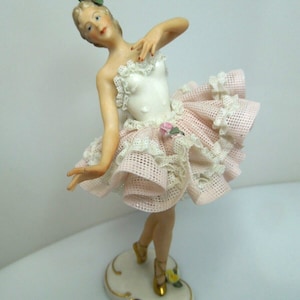 s801 Superb Antique /Vintage Dresden Figurine Porcelain Lace Dancer Ballerina- GERMANY