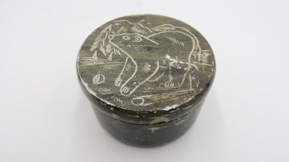 Vintage hand carved lidded - Gem