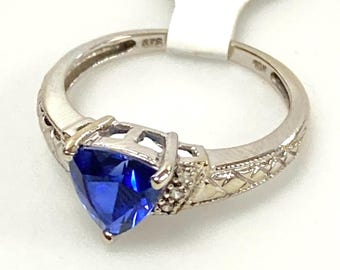 v049 Vintage 10K White Gold Blue Stone & Diamonds Ring Ring Size 6.75