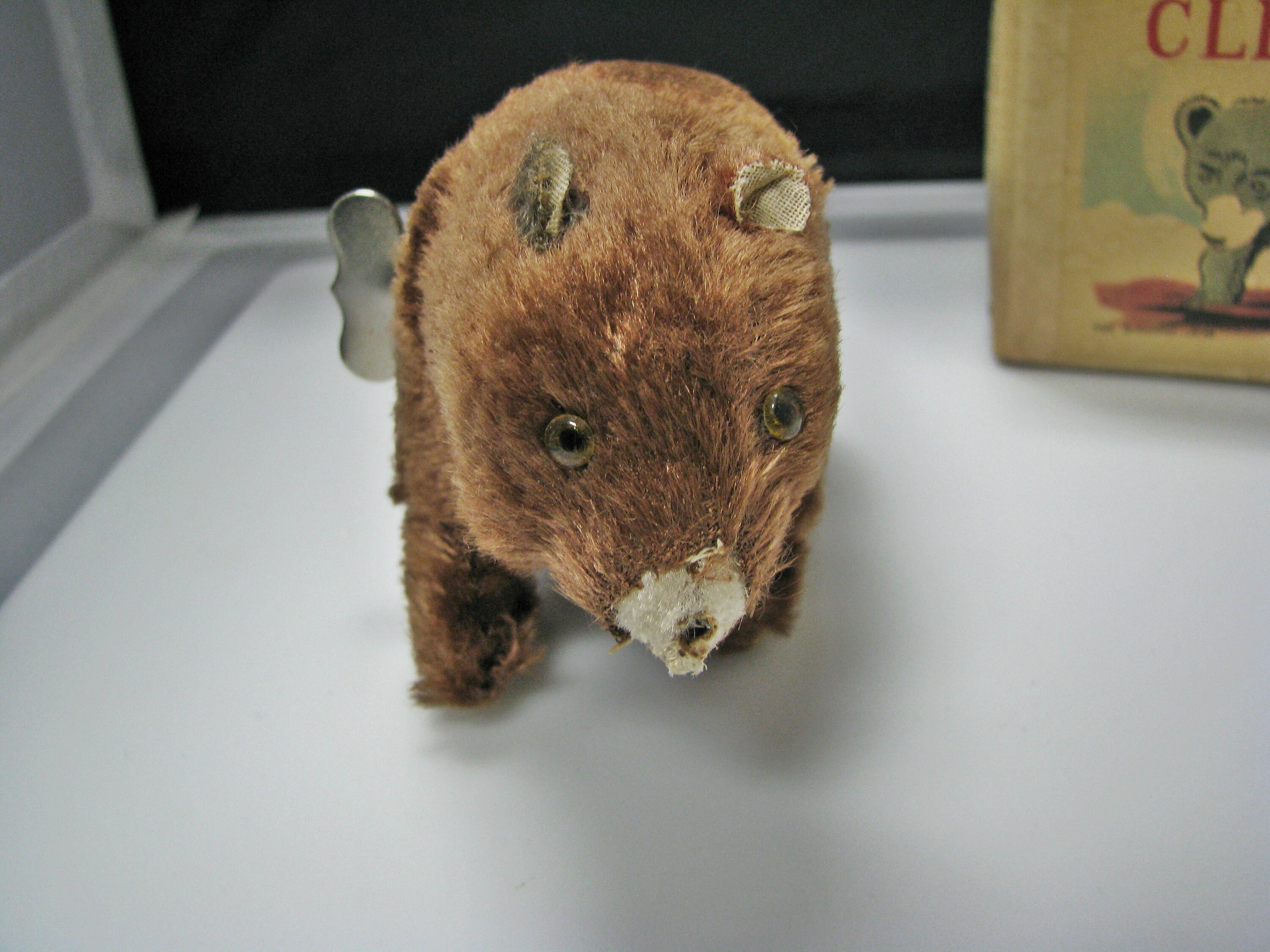 H138 Cute Vintage Clever Bear Wind Up Toy with Box from