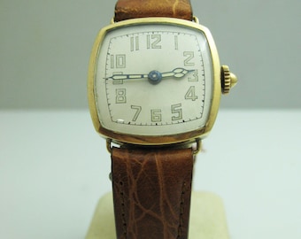 b715 Unisex Vintage Swiss 14kt Yellow Gold Mechanical Wristwatch