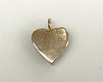v604 Vintage 14k Yellow Gold Heart shaped Pendant Charm Jewelry Making
