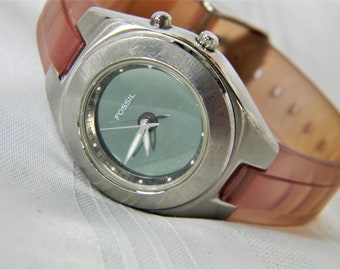j428 Nice Women's Fossil Watch in Silver Tone and Silicone Band