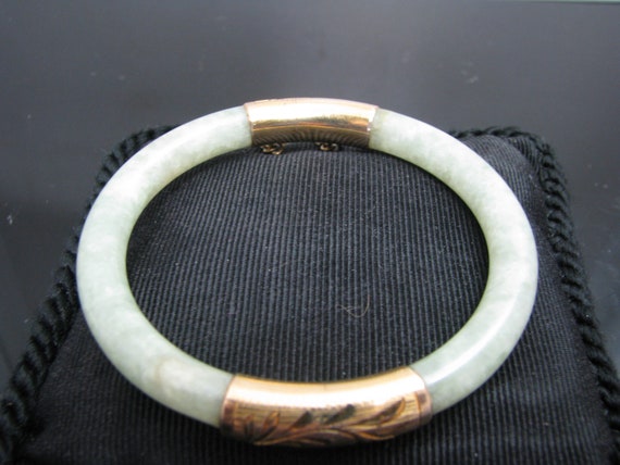 b838 Beautiful 14kt Yellow Gold Jade Bangle Brace… - image 2