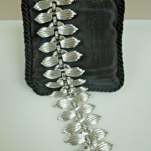 r060 Vintage Coro Silver Tone Bracelet 7"