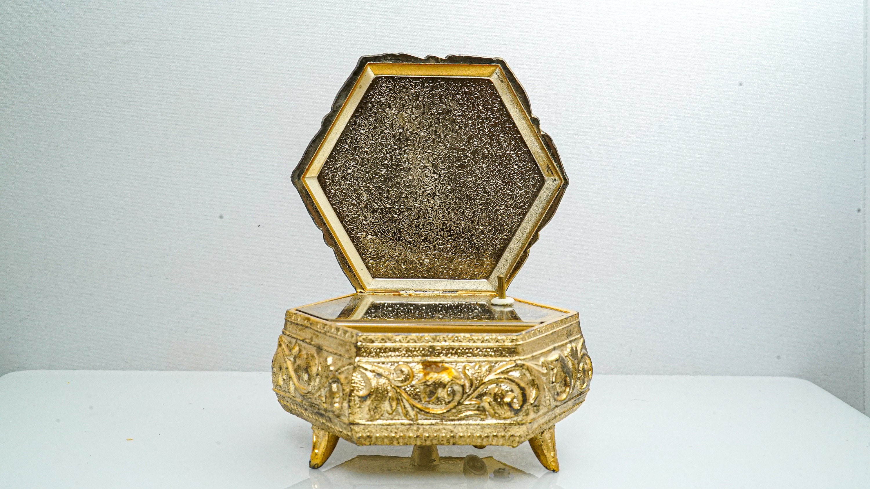 K145 Vintage Splendid Music Box Etsy