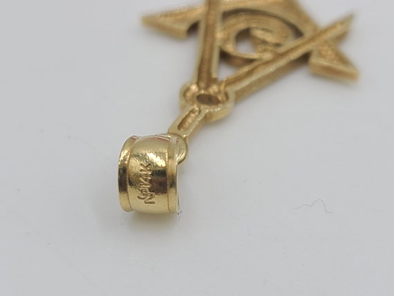 k727 Men's 14kt Yellow Gold Masonic Pendant - image 3