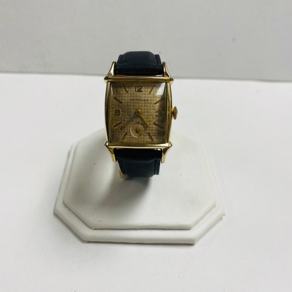 F446 Vintage Wittnauer Swiss Mechanical Men display picture 1