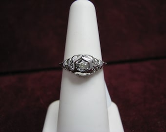 18kt White Gold Diamond Engagement Ring - Size 5.5