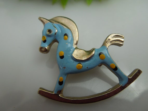 q113 Silver Tone Cute Little Rocking Horse Pin/Br… - image 2