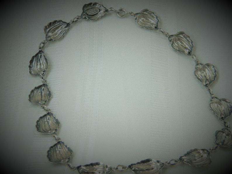 j404 Vintage Elegant Leaf Danecraft Necklace 16