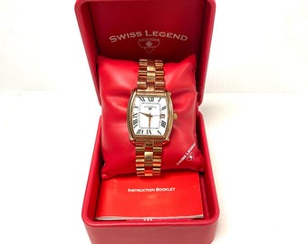Reloj de pulsera vintage suizo Legend de cuarzo con caja toneau de acero inoxidable y tono dorado, modelo m749.
