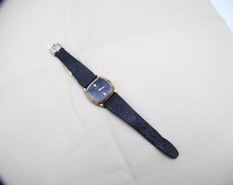 p474 Vintage Wittnauer 1970's Men's Wrist Watch in Gold and Black