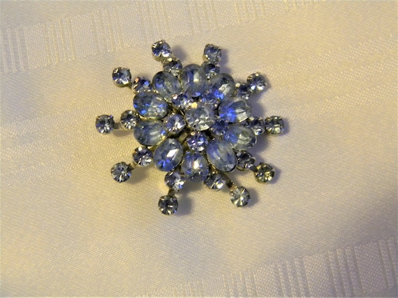 j206 Beautiful Sparkling LIght Blue Flower Burst … - image 1