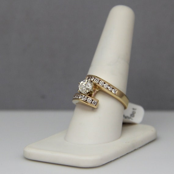 d494 Lovely 14kt Yellow Gold Diamond Ring - image 1