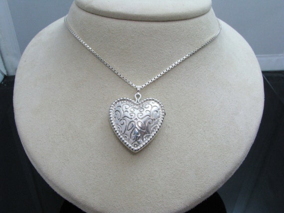 b812 Pretty Puffed Sterling Silver Heart Pendant … - image 1