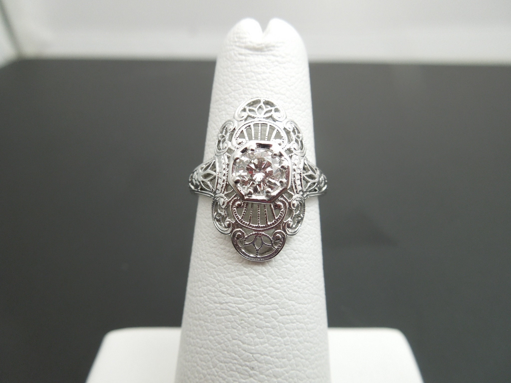 B947 Gorgeous Antique 18kt White Gold Diamond Filigree Ring