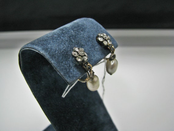 H181 Unique Flower Shaped Clip On Earrings with P… - image 6